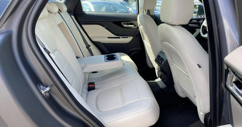 Jaguar F-Pace cena 169900 przebieg: 44000, rok produkcji 2020 z Witnica małe 379